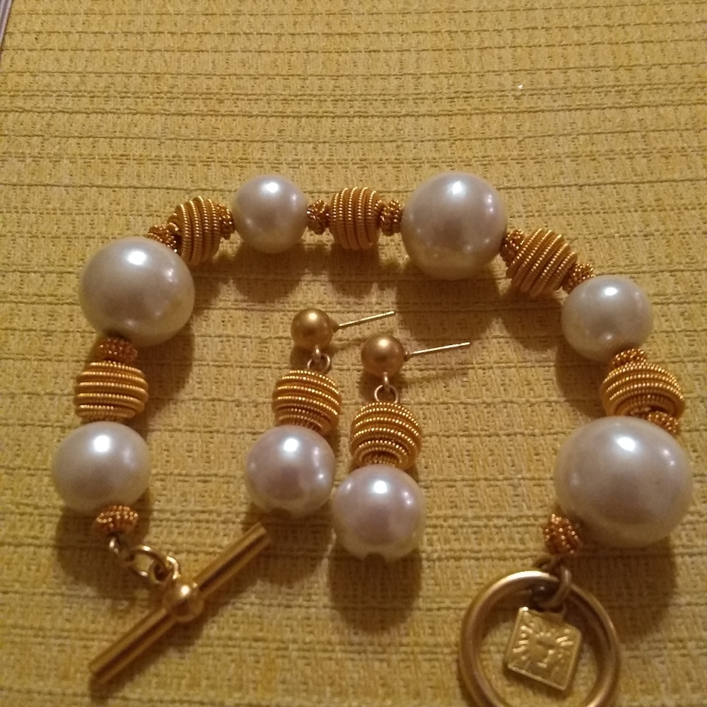 Anne Klein Set Bracelet and Earrings